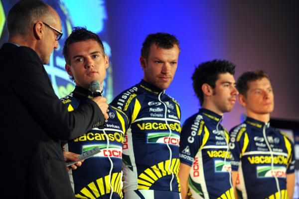 The Vacansoleil jersey is still yellow and blue