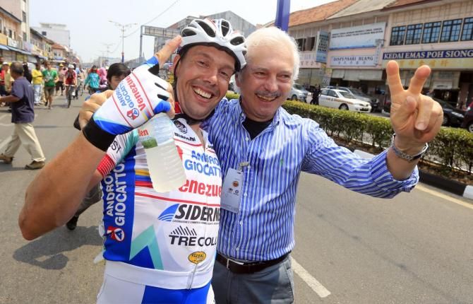 Kenny van Hummel celebrates with Giani Savio