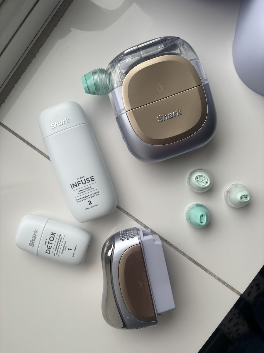 All the components of the Shark Beauty Facial ProGlow + DePuffi tool