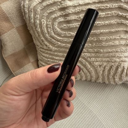 valeza holding The Concealer Pen by Victoria Beckham x Augustinus Bader 