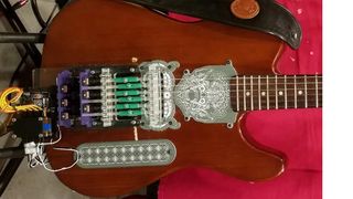 Robot string picking device on guitar