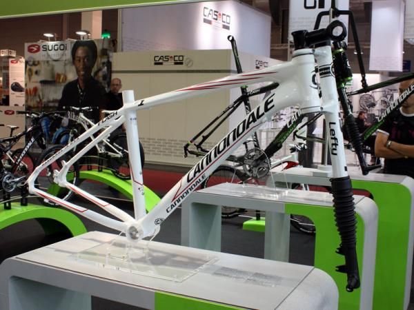 Cannondale will also offer the aluminum Flash frame separately for racers on a budget. Claimed frame weight is just 1.4kg (3.09lb).