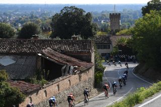 The riders dive down to the finish in Monselice
