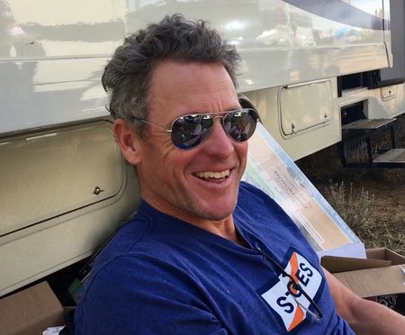 Lance Armstrong relaxing while George Hincapie rode a lap said the race had &ldquo;a killer vibe&rdquo;.