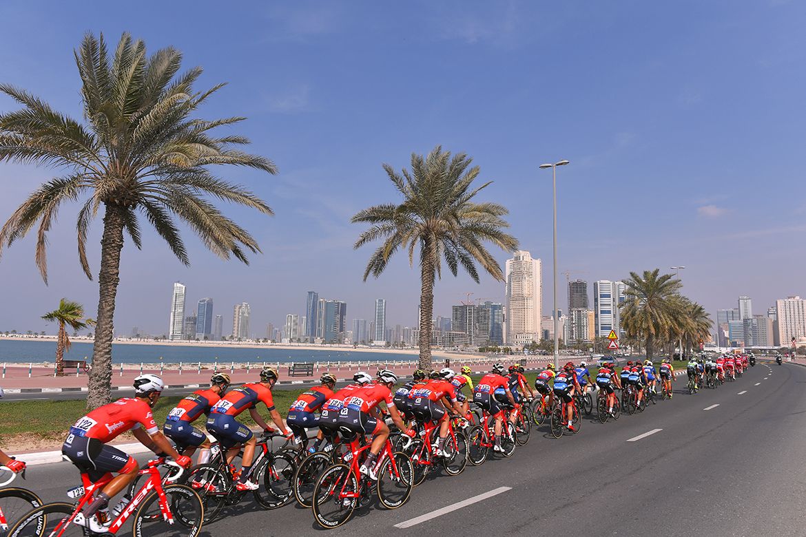 The 2018 Dubai Tour peloton.
