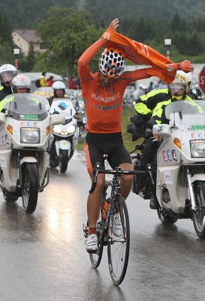 Ruben Perez bundles up on stage 13.
