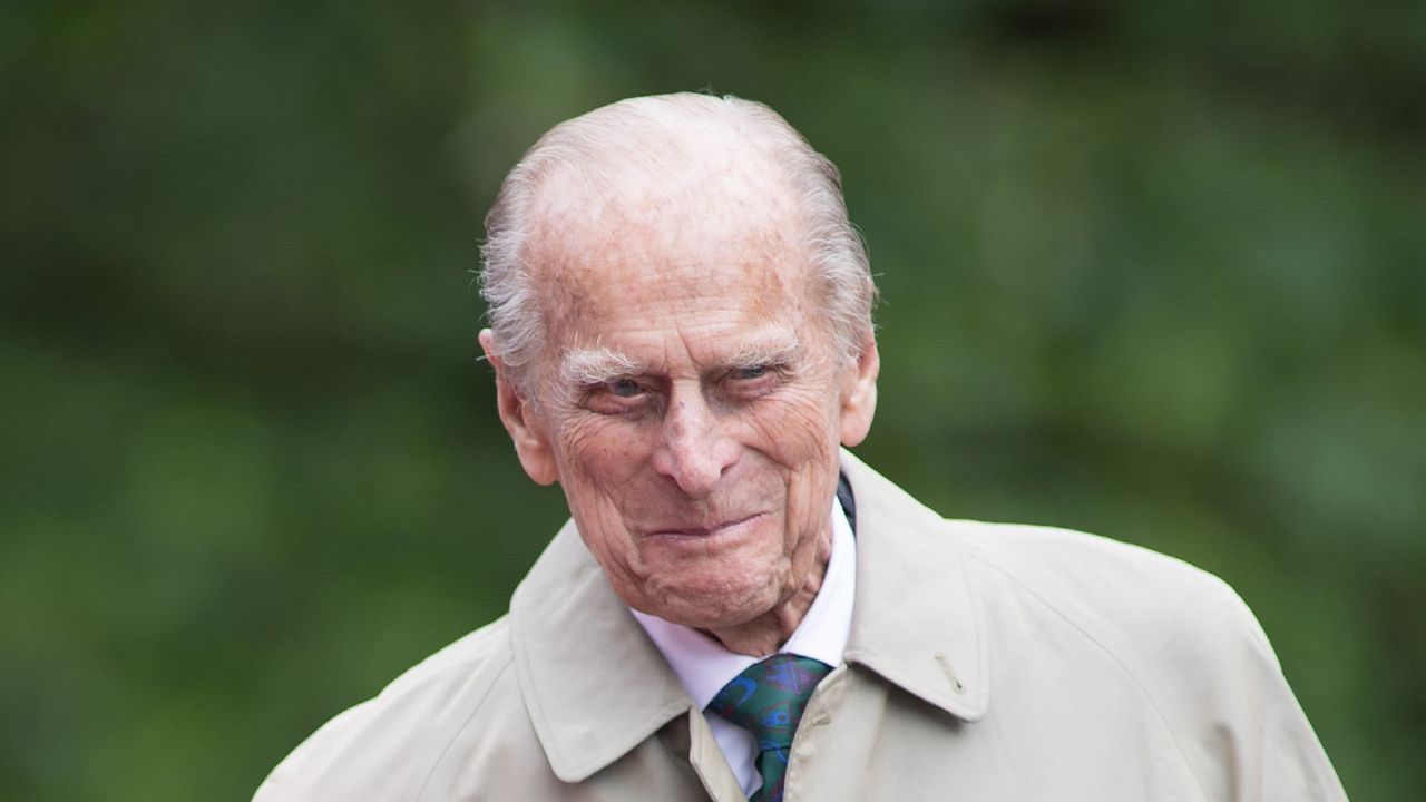 LONDON, ENGLAND - JUNE 12: (L-R) Queen Elizabeth II and Prince Philip, Duke of Edinburgh during &quot;The Patron&#039;s Lunch&quot; celebrations for The Queen&#039;s 90th birthday at The Mall on June 12, 2016 in London, England. (Photo by Jeff Spicer/Getty Images)