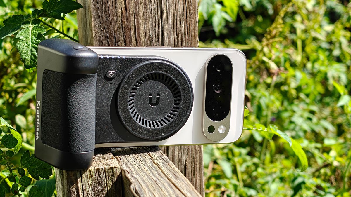 A KraftGeek magnetic camera grip attached to a Google Pixel 10 Pro XL