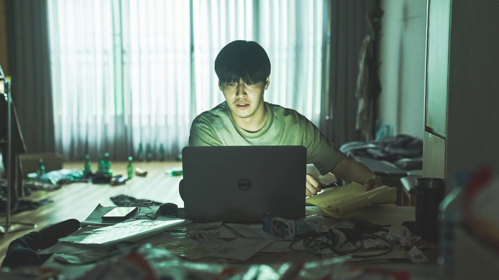 Kang Ha-neul in Netflix's Wall to Wall.