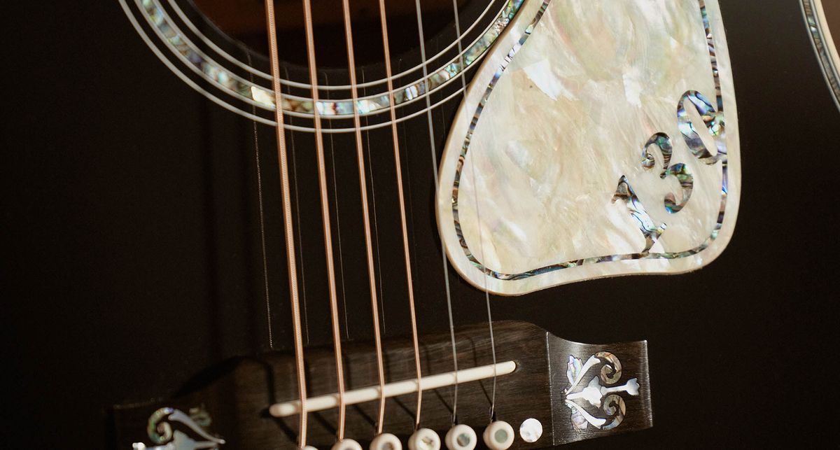Gibson J-45 Orville Artisan 130th Anniversary Limited-Edition
