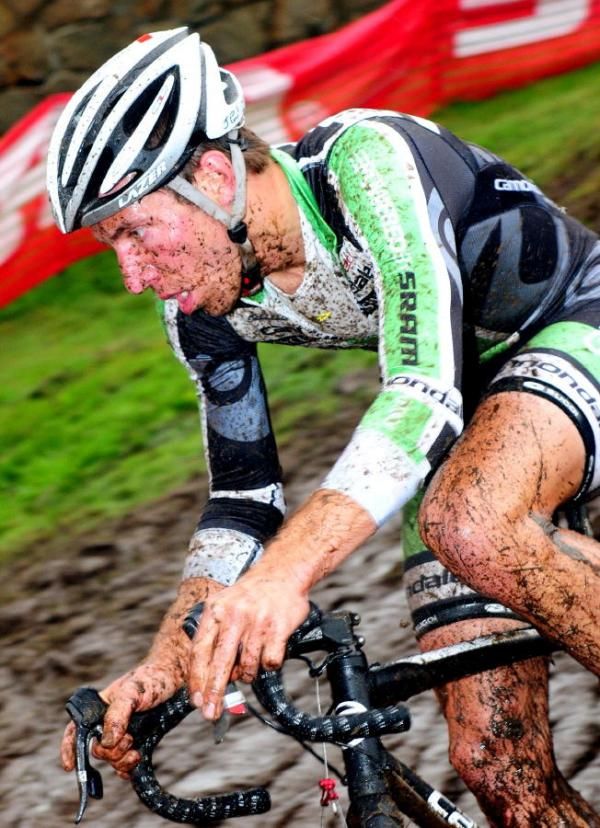Jeremy Powers (Cyclocrossworld.com) is having some problems early in the race