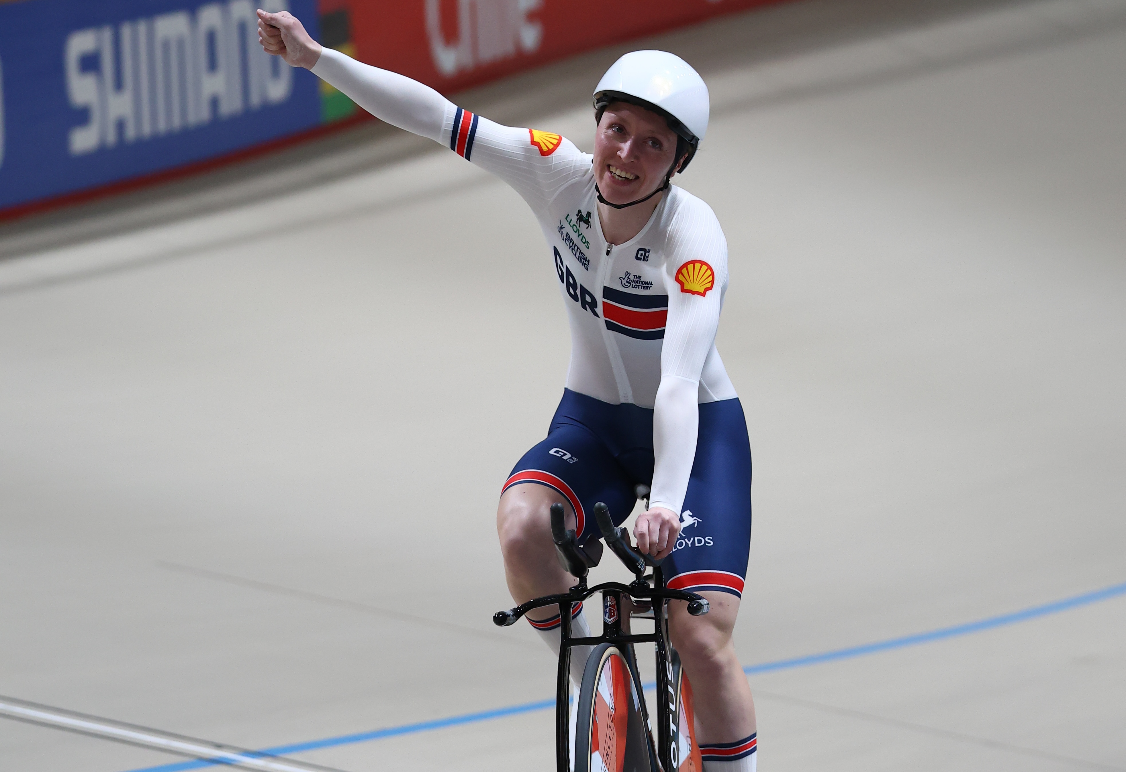 SANTIAGO, CHILE - OCTOBER 25: Anna Morris of Great Britain celebrates after winning in women's individual pursuit during 2025 UCI Track World Championships at Velódromo de Peñalolén on October 25, 2025 in Santiago, Chile. (Photo by Marcelo Hernandez/Getty Images)