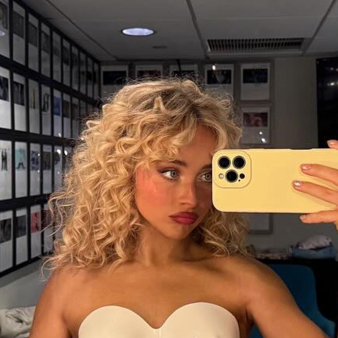 Sabrina Carpenter wearing a sculptural corset and posing with a Chloe Paddington