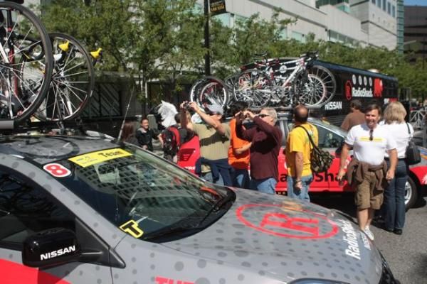 Team RadioShack always attracts attention from the fans.