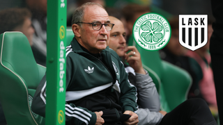 Celtic manager Martin O'Neill with the Celtic and LASK badge