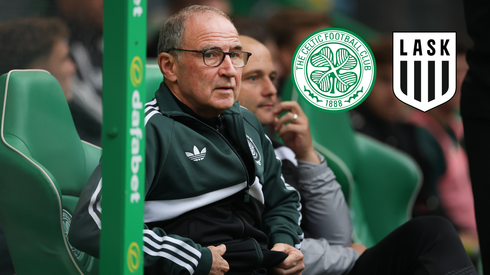 Celtic manager Martin O'Neill with the Celtic and LASK badge
