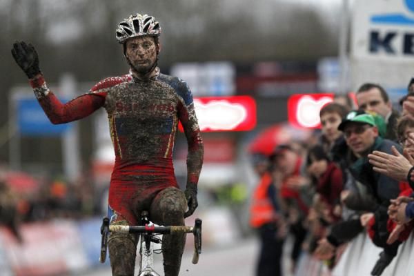 Kevin Pauwels rolled in for second.