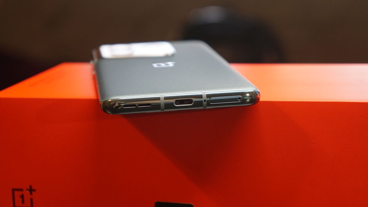 OnePlus 10 Pro review: a superb Android phone with camera issues ...