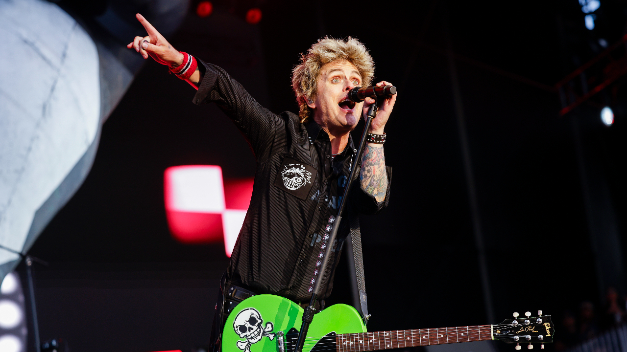 Billie Joe Armstrong on stage