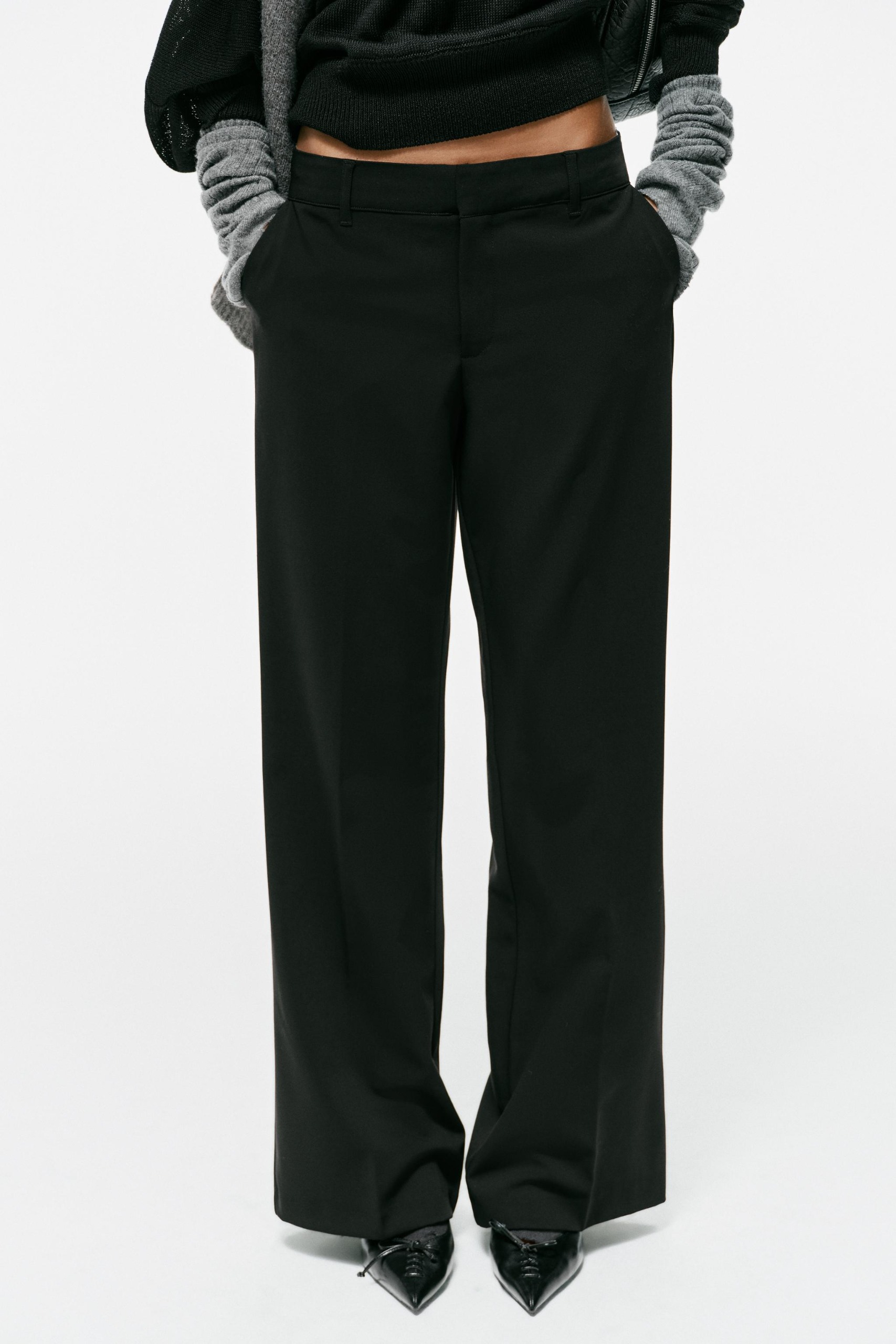 Low-Rise Straight Leg Pants - Black - Xs
