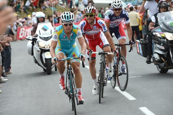 Vinokourov, Paolini and Hansen on the attack