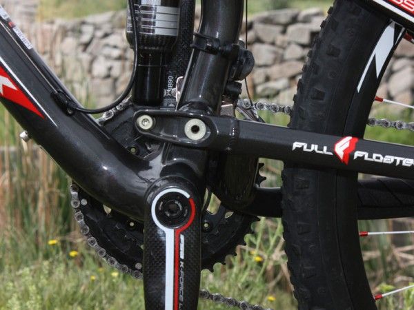 The main pivot would normally be lined up right with a 32T chainring but it's still pretty close to the 29T on the Top Fuel 9.9 SSL for efficient pedaling manners.
