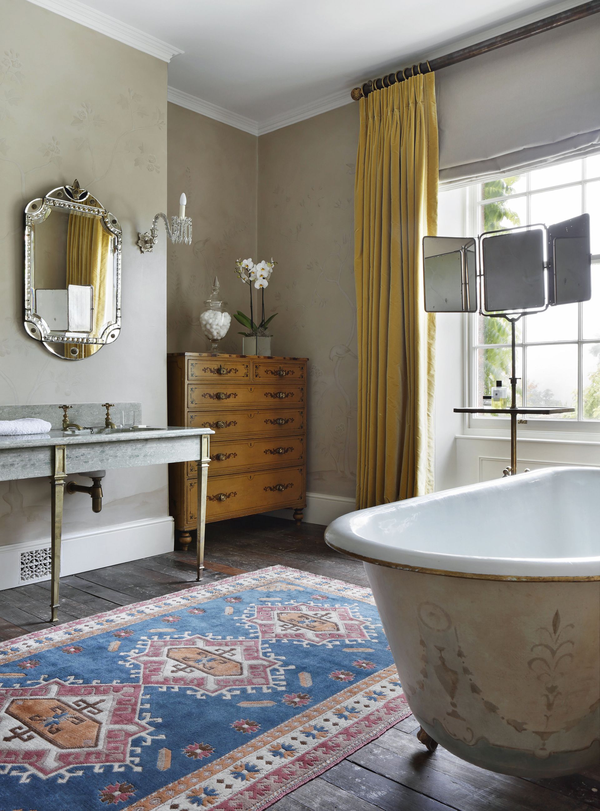 Country bathroom with wood floor and rug