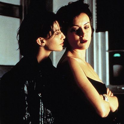 jennifer tilly and Gina Gershon in bound