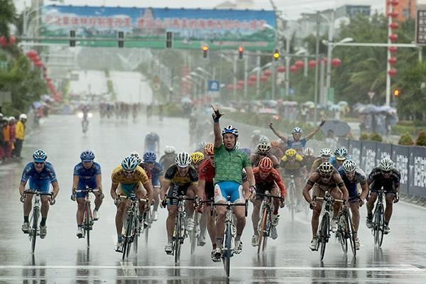 It's Skil-Shimano's Kenny Van Hummel yet again with his third stage victory on the tour.
