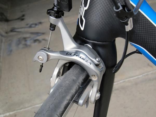 Felt has to downgrade the components in a few areas to meet the F2's price point but the Ultegra calipers offer the same braking performance of Dura-Ace - just with a few extra grams