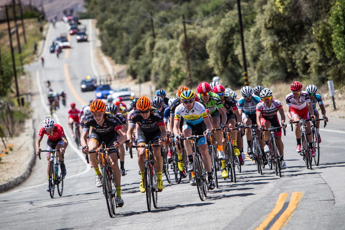 The men&rsquo;s field begins to come apart on the final climb