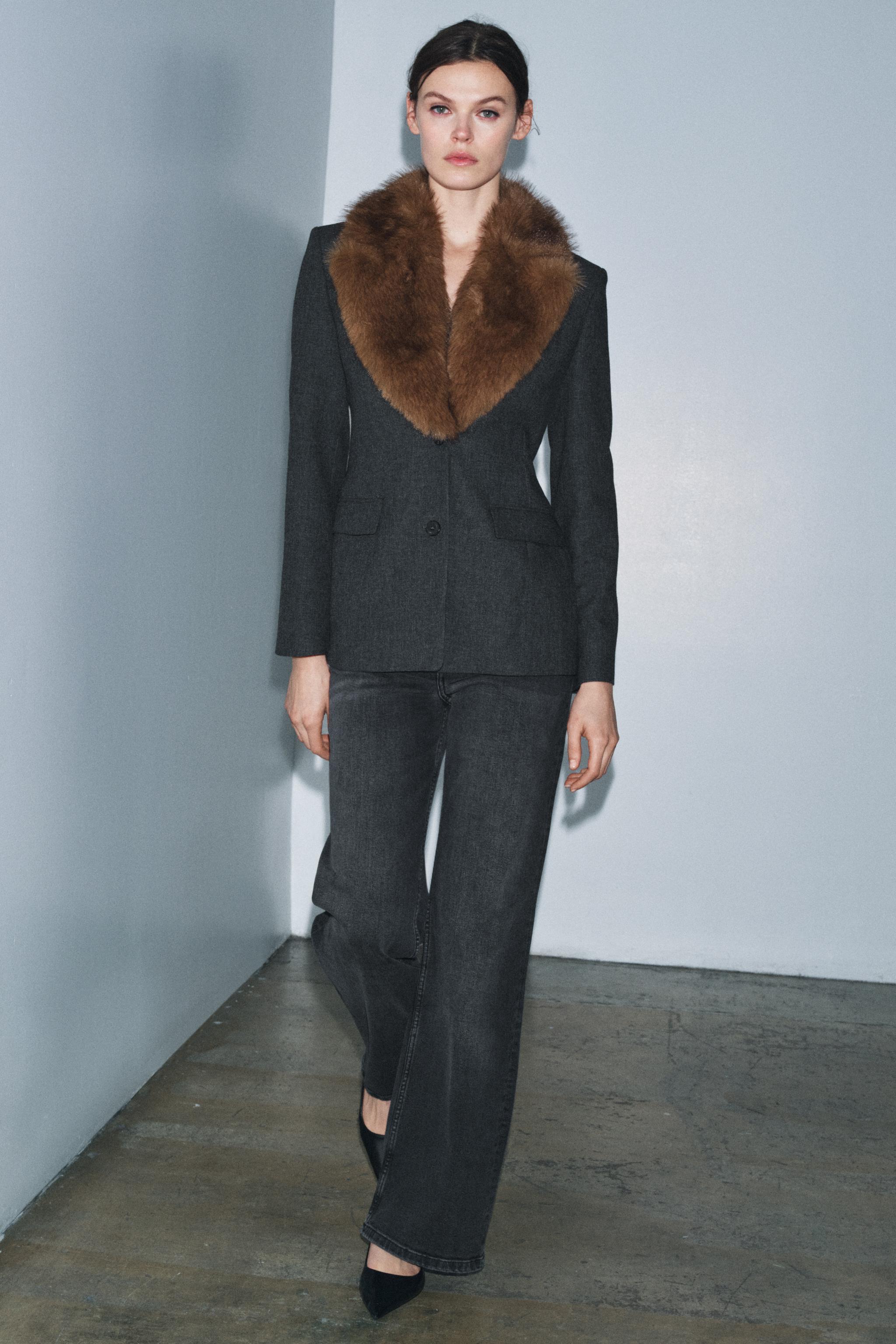 Fitted Blazer With Faux Fur Collar Zw Collection