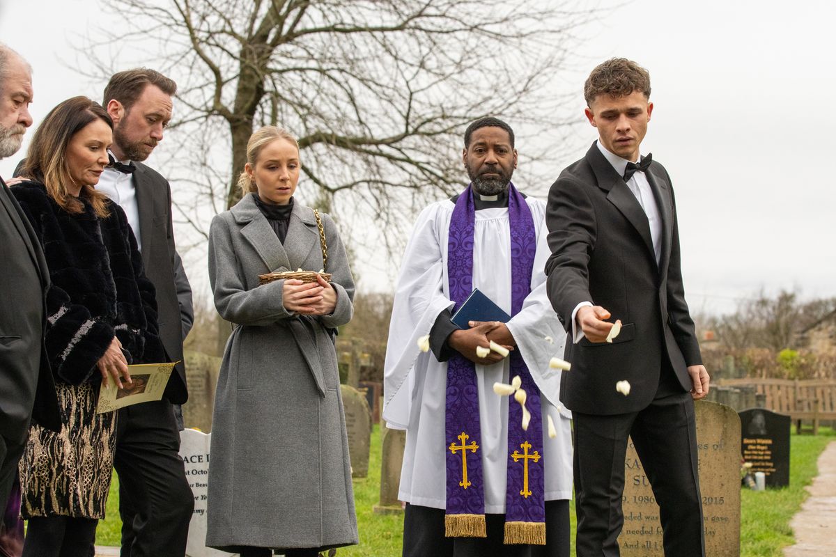 Jacob, Charles, Belle, Liam and Chas at Leyla&#039;s graveside in Emmerdale