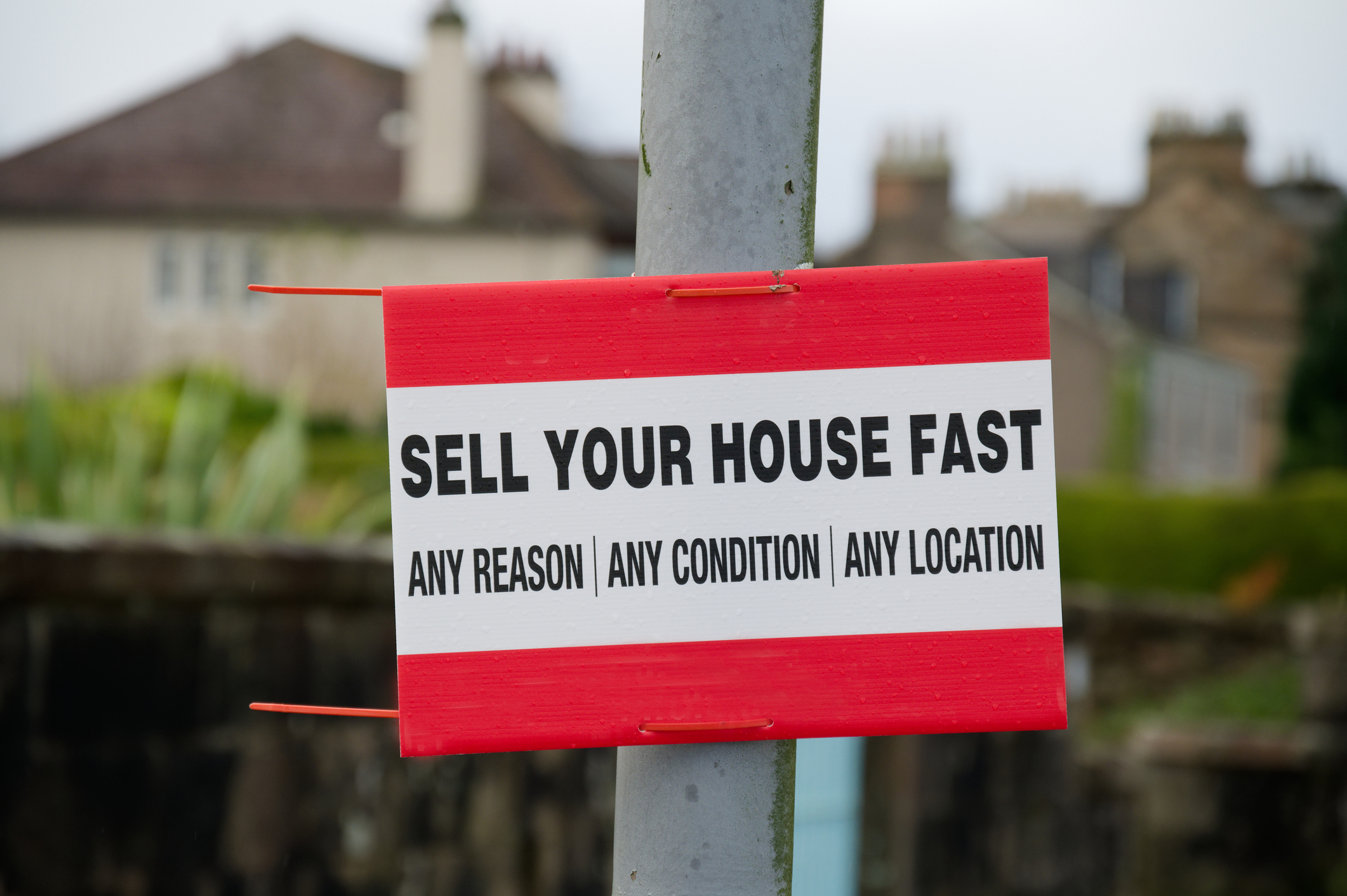 Sell your house fast sign