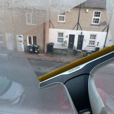 Using the Karcher window vacuum on a window with condensation