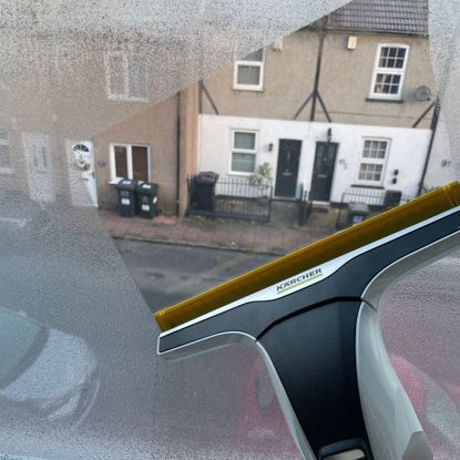 Using the Karcher window vacuum on a window with condensation