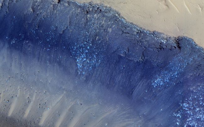 Landslides on Mars Spotted from Space in Amazing NASA Photo