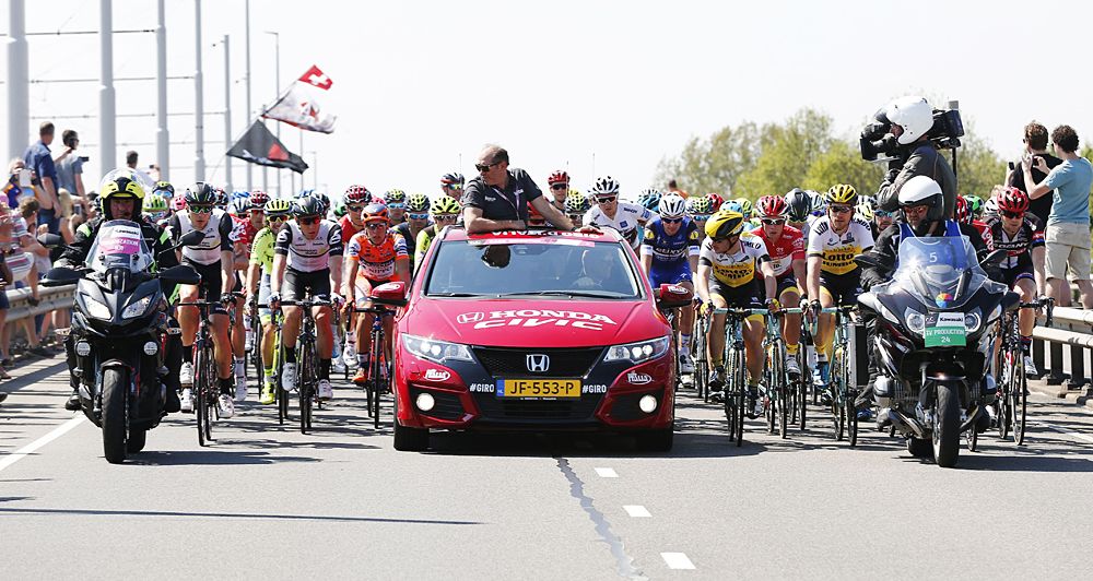 The start of stage 2 of the Giro d'Italia