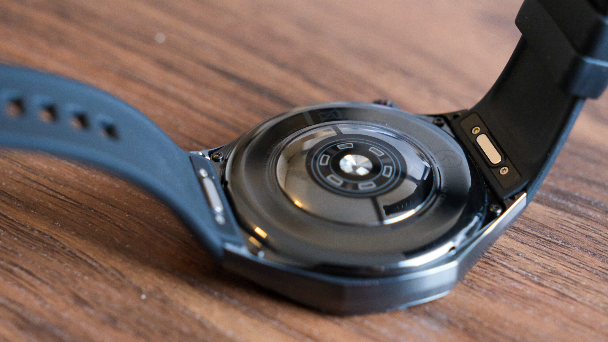 Huawei Watch GT 6 in hand