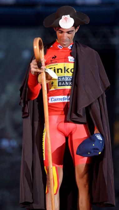 Alberto Contador (Tinkoff-Saxo) with the pilgrams, cape, hat and staff