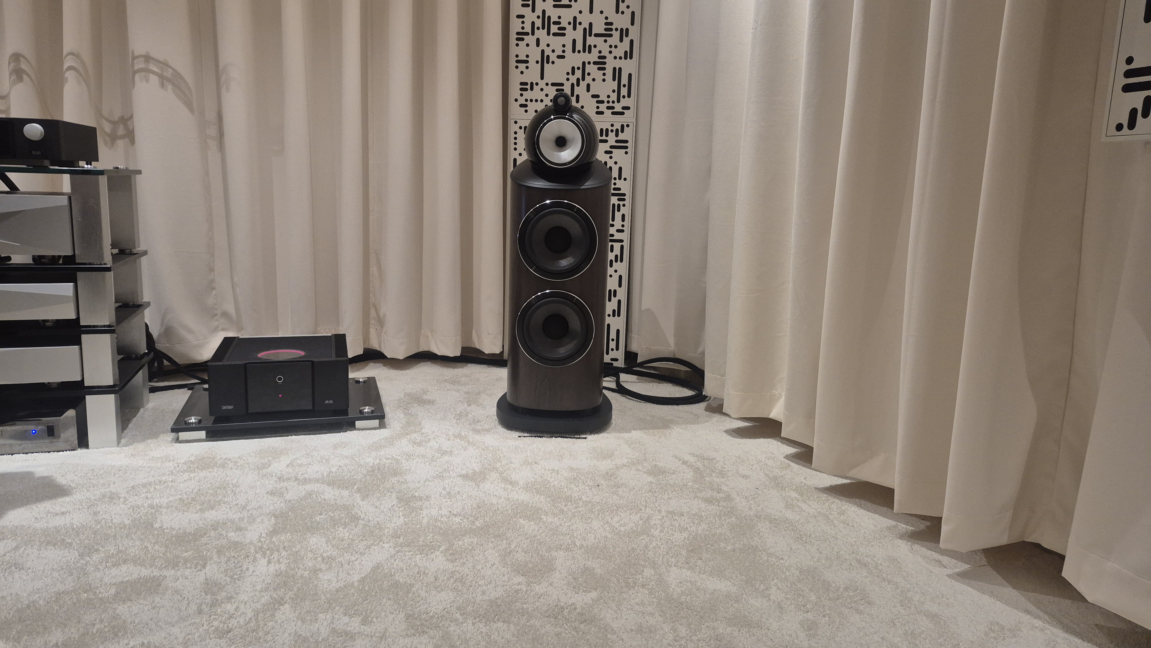 Bowers &amp;amp; Wilkins 801 D5 loudspeaker with pre-amp