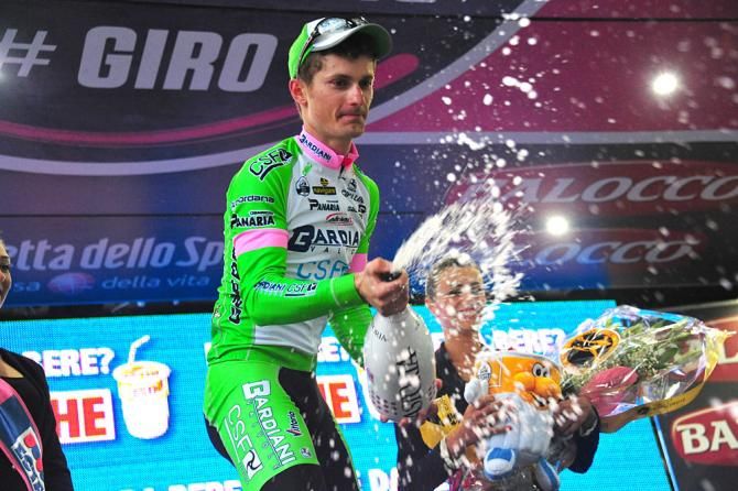 Enrico Battaglin opens the champagne