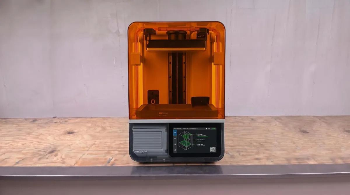 Распакованный корпус 3D-принтера Formlabs Form Studio 1