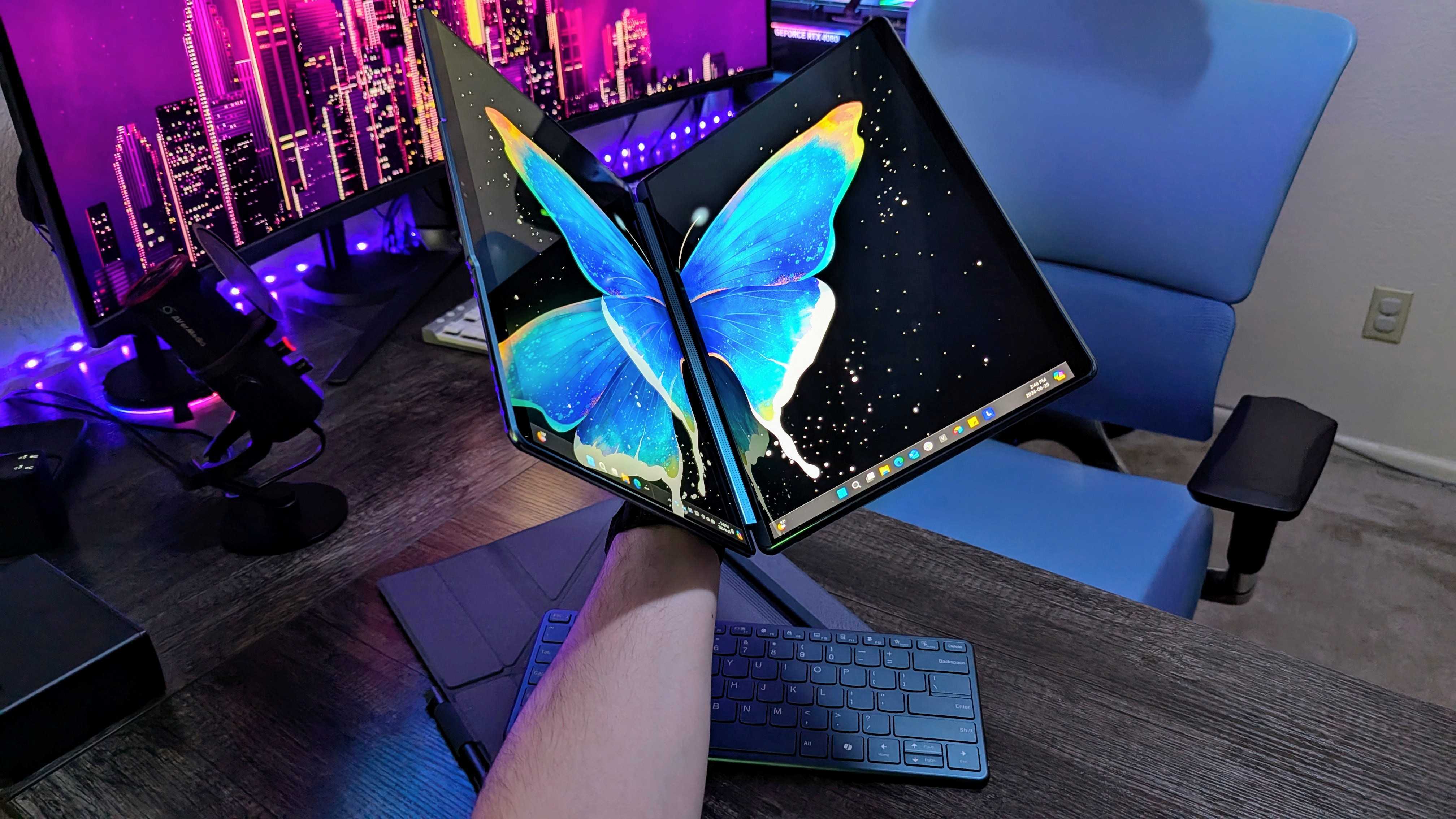 Image of the Lenovo Yoga Book 9i (Gen 9).