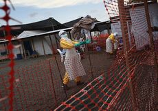 Liberian nurses threaten to strike over low Ebola hazard pay