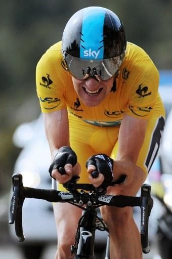 Bradley Wiggins (Sky) en route to victory on the Col d'Eze.