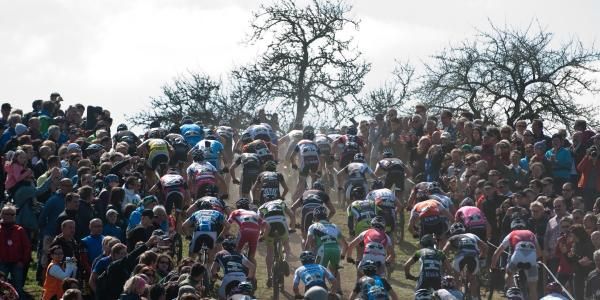 Start of the elite men's race