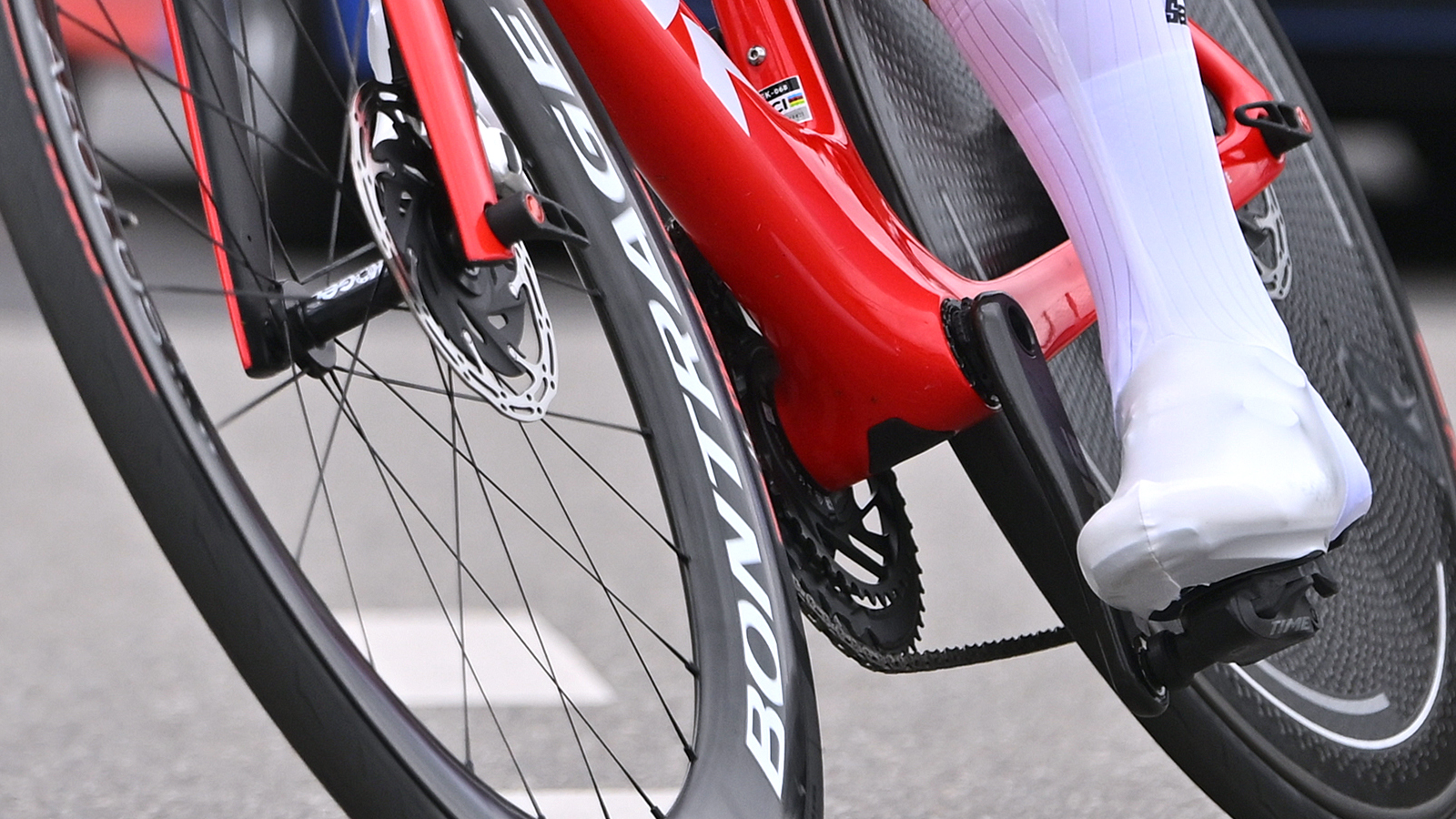 Simone Consonni riding his bike, which has a new SRAM Red shifter