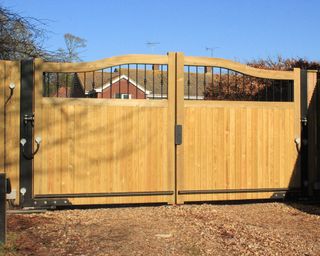 driveway gate from Jacksons Fencing