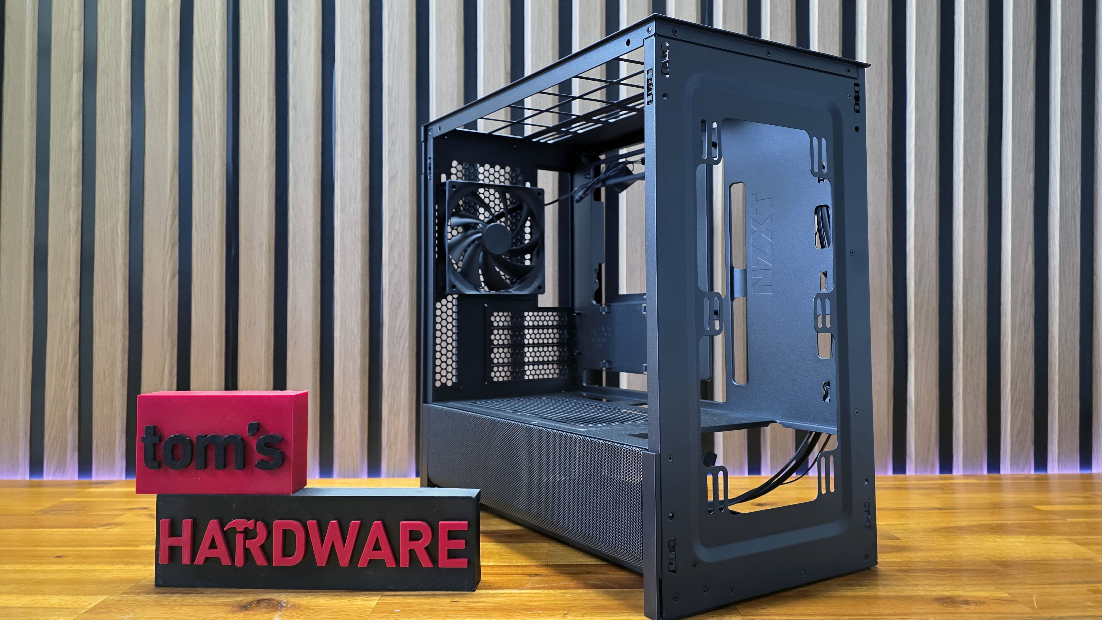 NZXT H3 Flow Stripped of Panels